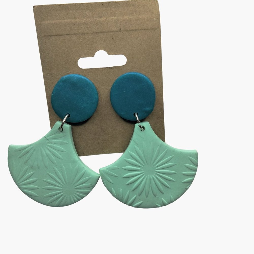 Aqua Blue Daisy Earrings Post Drop Dangle USA Vintage Boho Festival Hippie